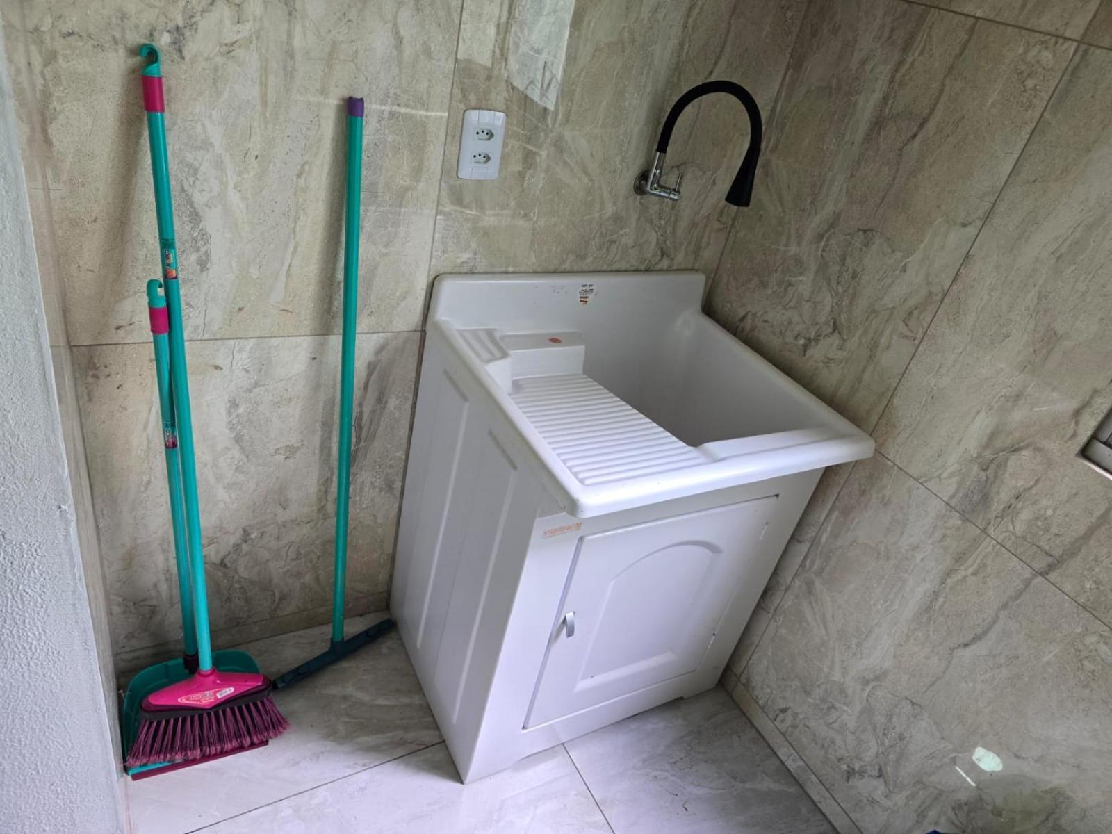 Apartamento Mobiliado No 4º Andar Bloco M Com Garagem